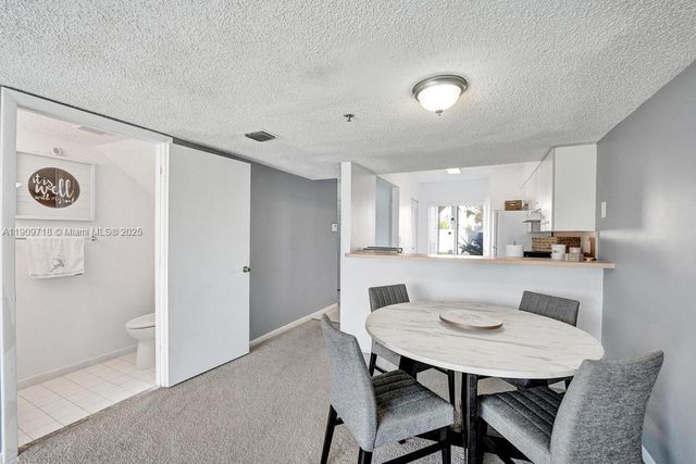 174 Riviera Cir 27-4, Weston, FL 33326