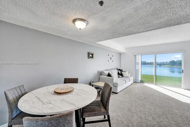 174 Riviera Cir 27-4, Weston, FL 33326