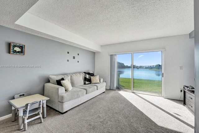 174 Riviera Cir 27-4, Weston, FL 33326