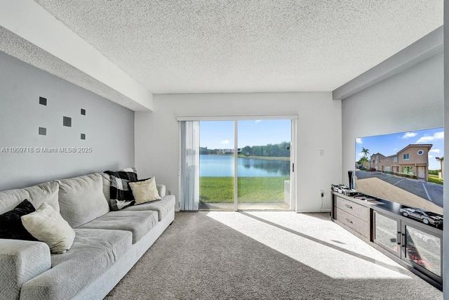 174 Riviera Cir 27-4, Weston, FL 33326