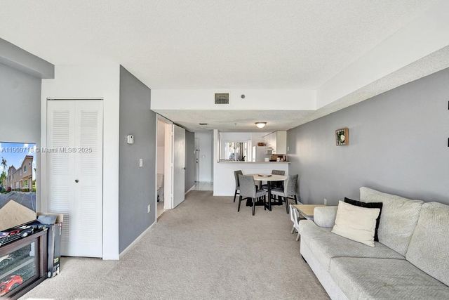 174 Riviera Cir 27-4, Weston, FL 33326