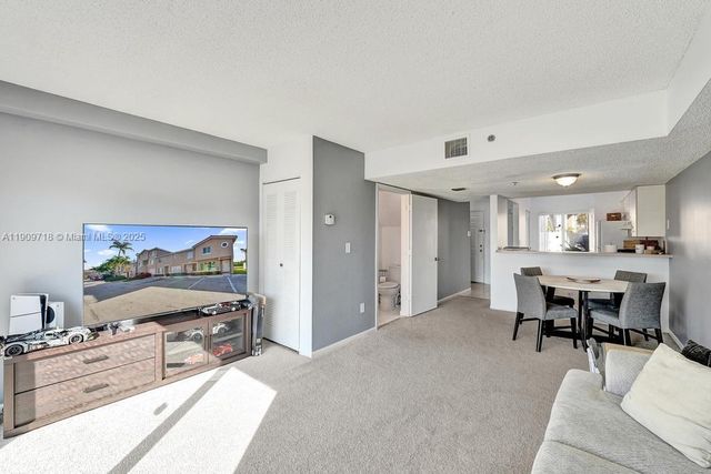 174 Riviera Cir 27-4, Weston, FL 33326