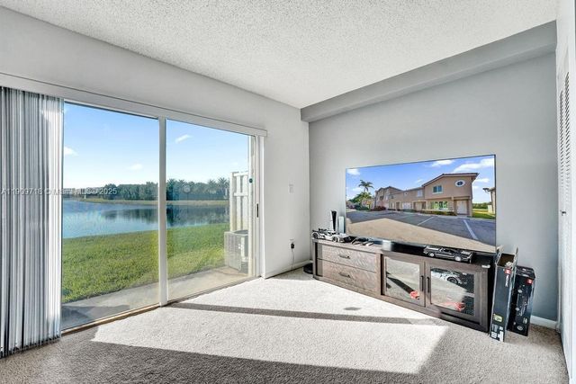 174 Riviera Cir 27-4, Weston, FL 33326