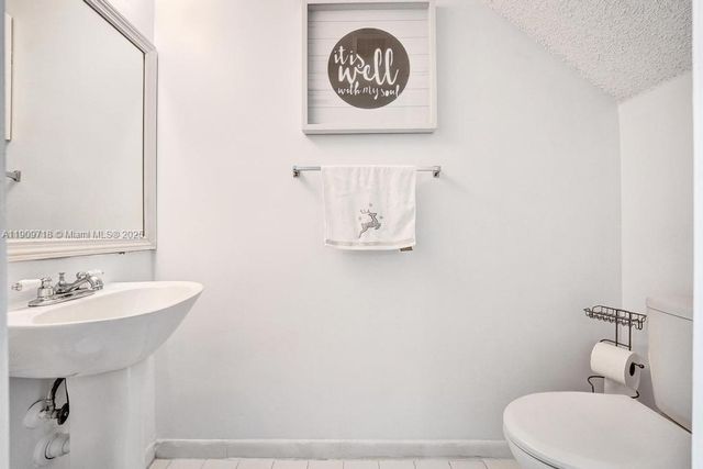 174 Riviera Cir 27-4, Weston, FL 33326