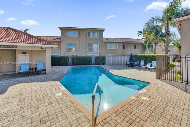 174 Riviera Cir 27-4, Weston, FL 33326