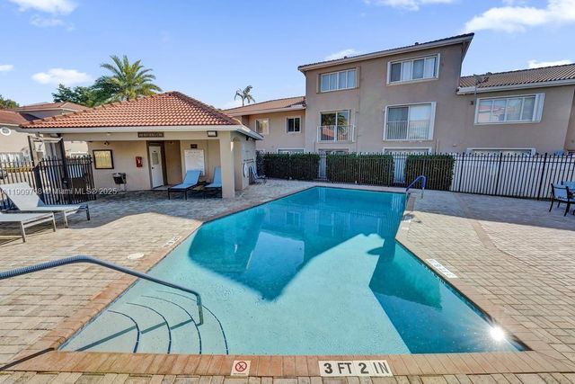 174 Riviera Cir 27-4, Weston, FL 33326