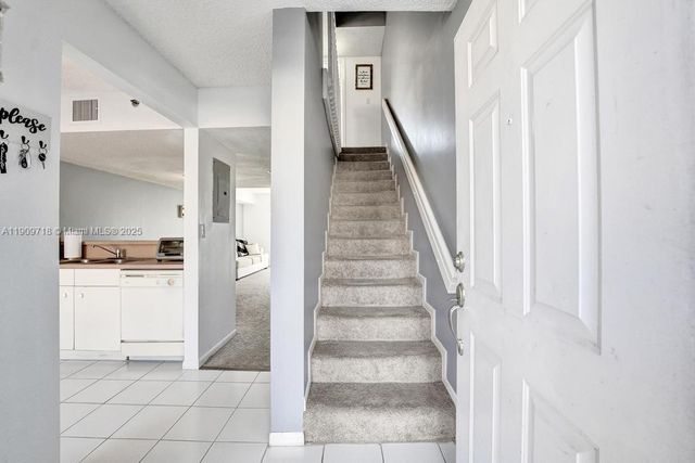 174 Riviera Cir 27-4, Weston, FL 33326