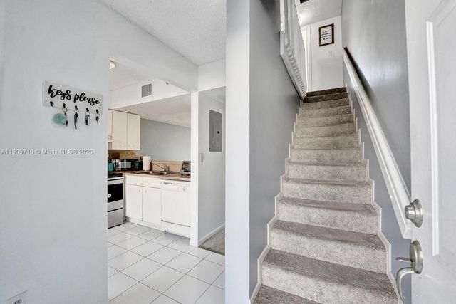 174 Riviera Cir 27-4, Weston, FL 33326