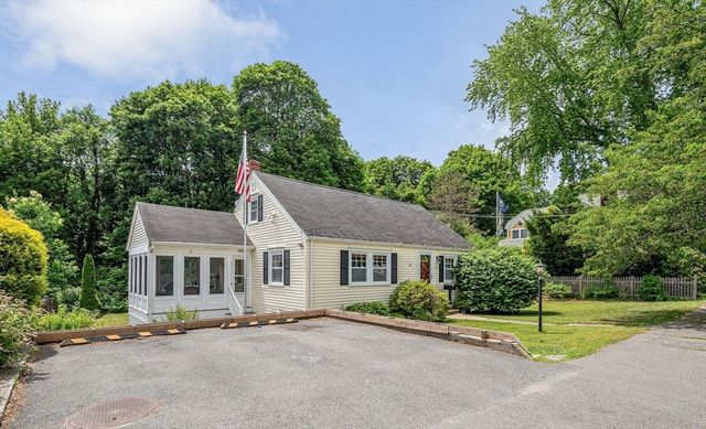 58 Jersey St, Marblehead, MA 01945