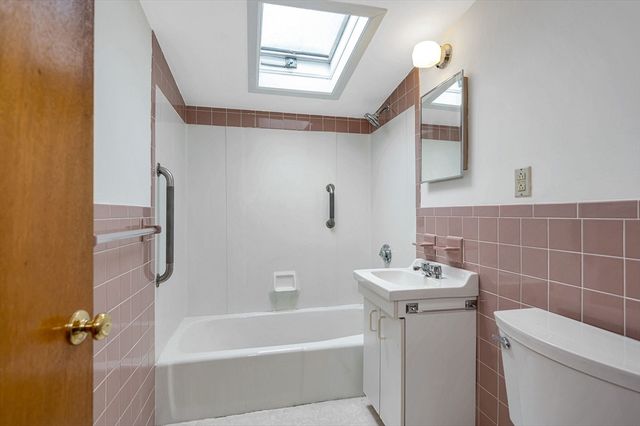 58 Jersey St, Marblehead, MA 01945