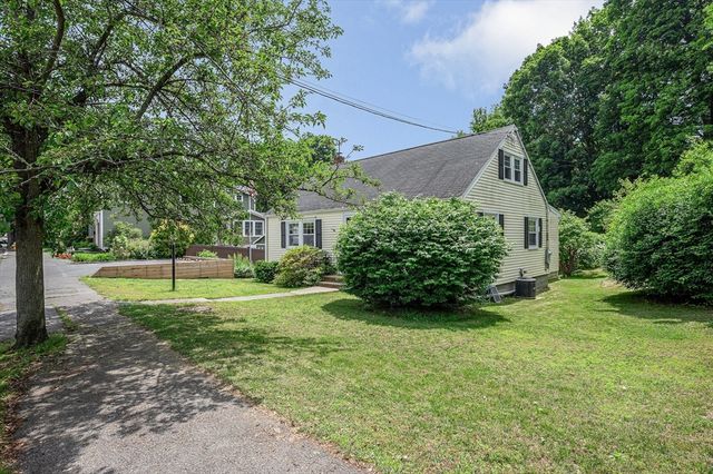 58 Jersey St, Marblehead, MA 01945