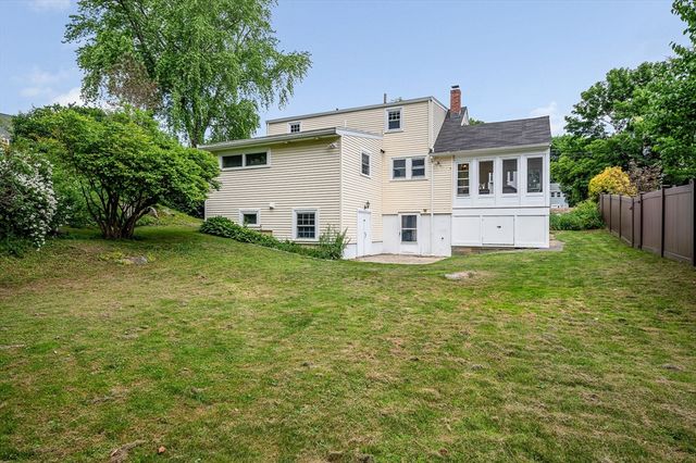 58 Jersey St, Marblehead, MA 01945