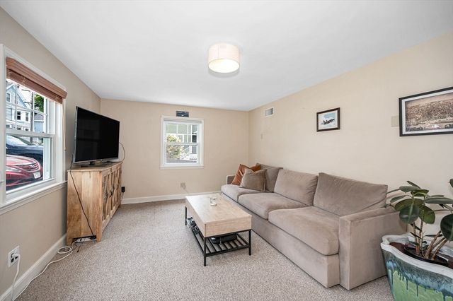 58 Jersey St, Marblehead, MA 01945