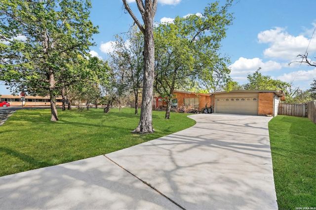 100 Riviera Dr, Castle Hills, TX 78213