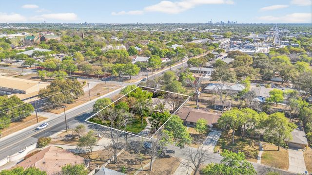 100 Riviera Dr, Castle Hills, TX 78213