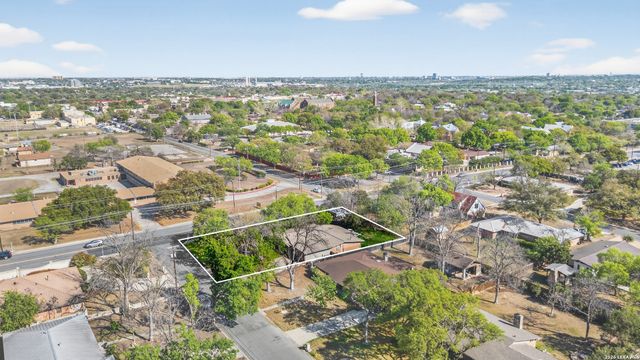 100 Riviera Dr, Castle Hills, TX 78213