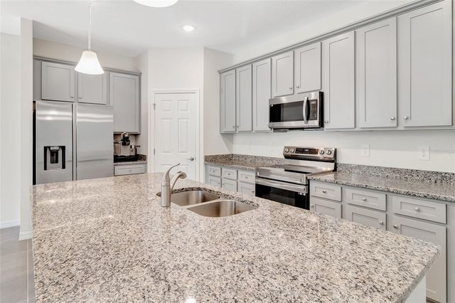 3984 MAYHILL LOOP, Eustis, FL 32736