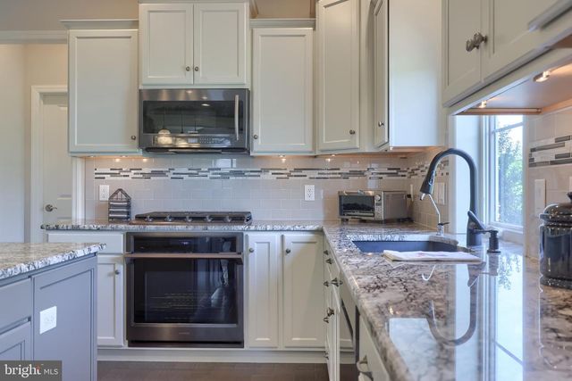 429 E DELP RD, Lancaster, PA 17601