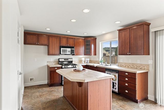 209 Burr Street NE, Orting, WA 98360
