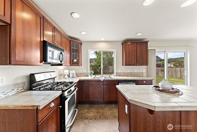 209 Burr Street NE, Orting, WA 98360