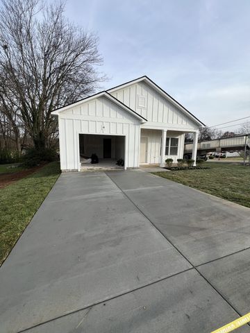 609 S Main St, Mount Pleasant, TN 38474