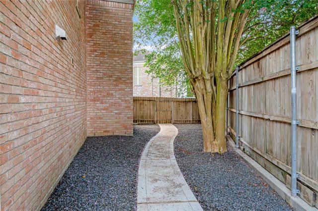 7493 Brompton Street, Houston, TX 77025