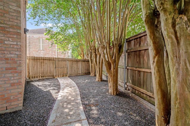 7493 Brompton Street, Houston, TX 77025