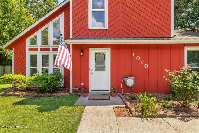 1010 Springdale Drive, Jacksonville, NC 28540