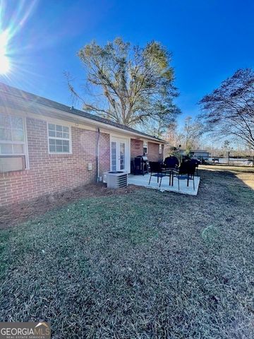64 Lakeside Drive, Hazlehurst, GA 31539
