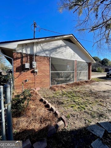 64 Lakeside Drive, Hazlehurst, GA 31539