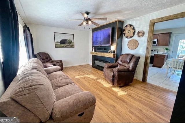 64 Lakeside Drive, Hazlehurst, GA 31539