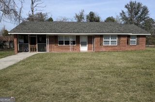 64 Lakeside Drive, Hazlehurst, GA 31539