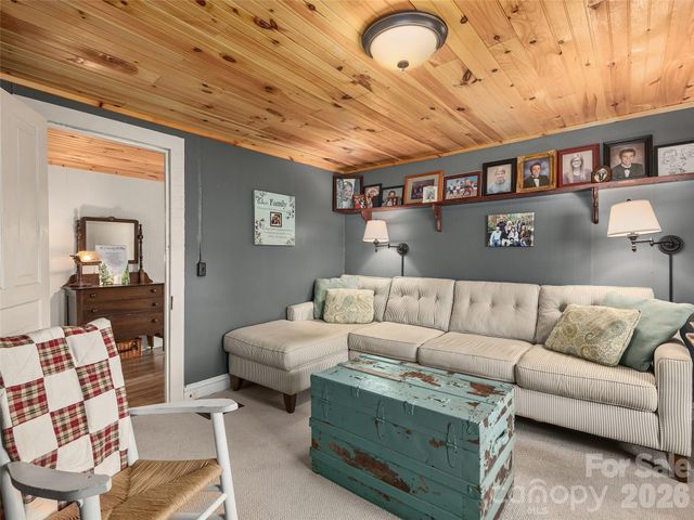 608 Evans Road, Canton, NC 28716
