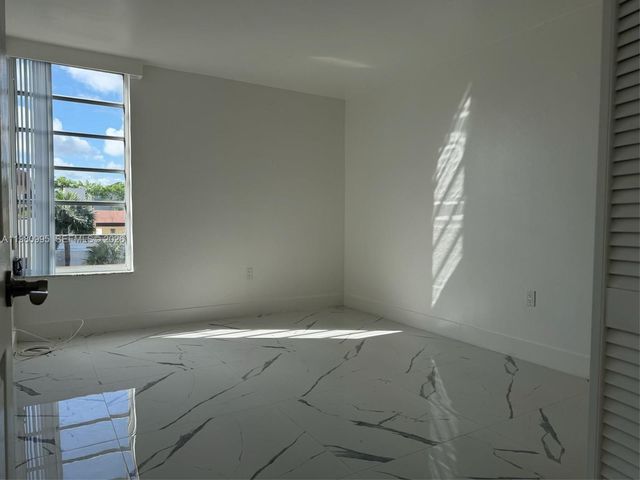 8820 Fontainebleau Blvd 408, Miami, FL 33172