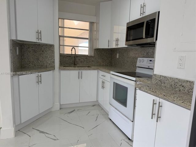 8820 Fontainebleau Blvd 408, Miami, FL 33172