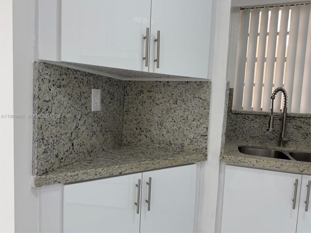 8820 Fontainebleau Blvd 408, Miami, FL 33172