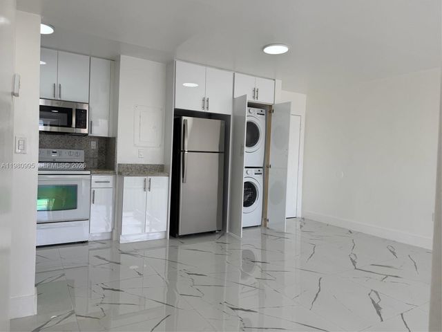 8820 Fontainebleau Blvd 408, Miami, FL 33172