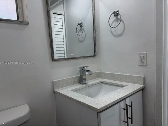 8820 Fontainebleau Blvd 408, Miami, FL 33172