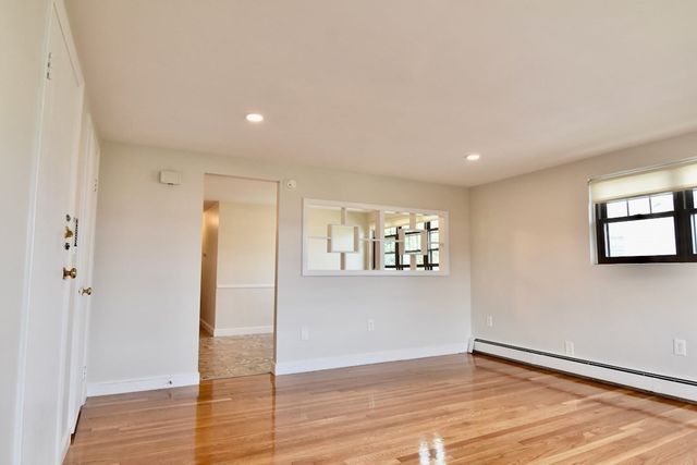 90 E Squantum 4, Quincy, MA 02171
