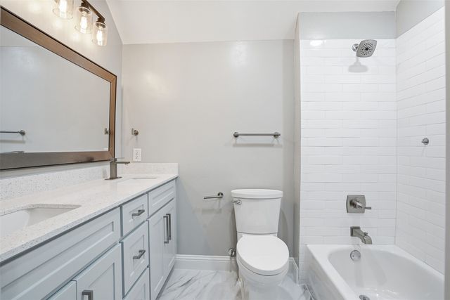 5529 Mercedes Circle, Granbury, TX 76048