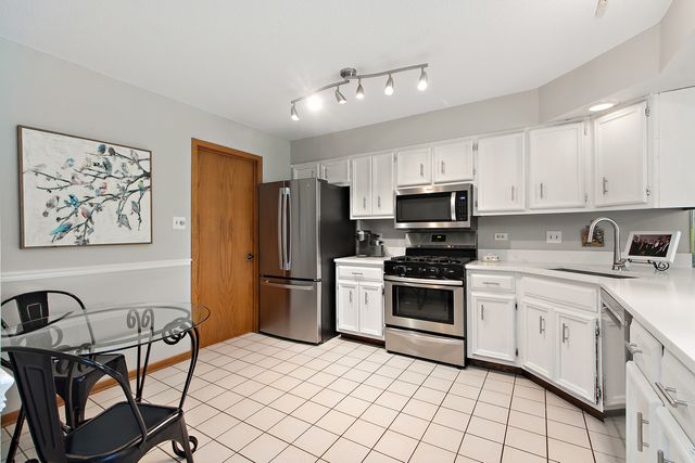 12249 S Arbor Trail G2, Palos Heights, IL 60463