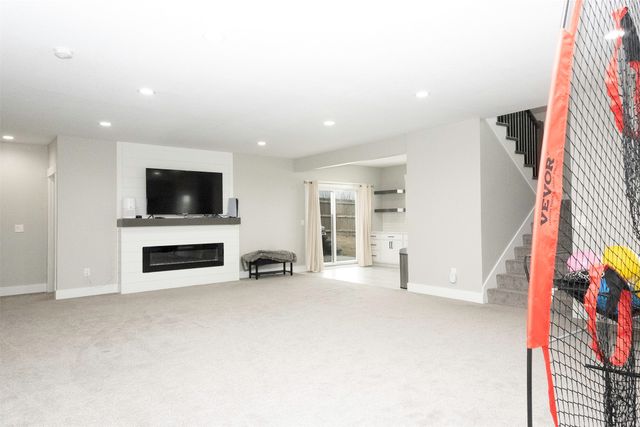 5629 147th Street, Urbandale, IA 50111