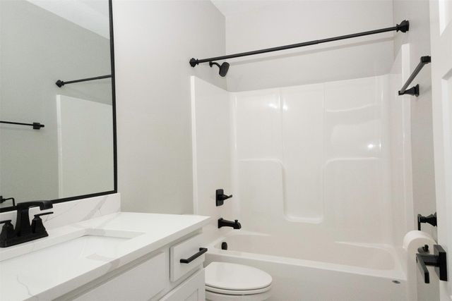 5629 147th Street, Urbandale, IA 50111