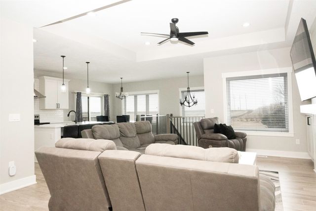 5629 147th Street, Urbandale, IA 50111