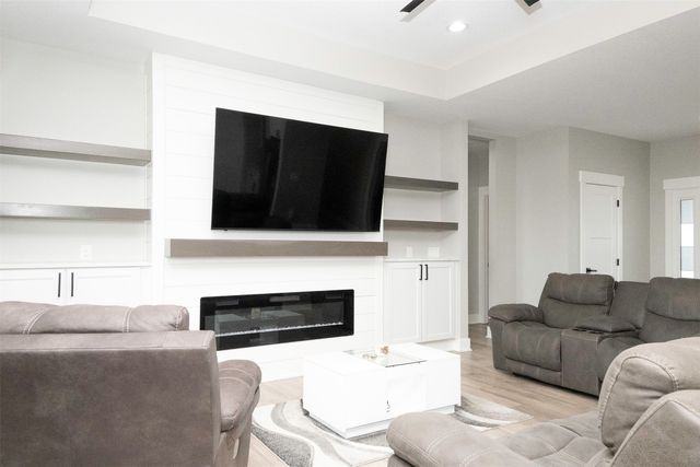 5629 147th Street, Urbandale, IA 50111