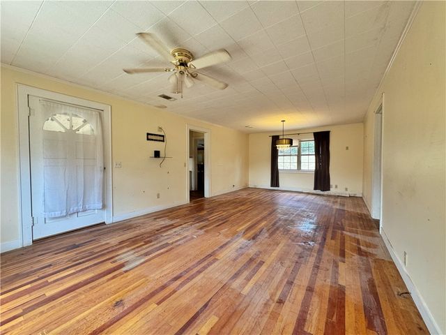 7090 Us Highway 64, Russellville, AR 72802