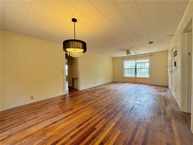 7090 Us Highway 64, Russellville, AR 72802