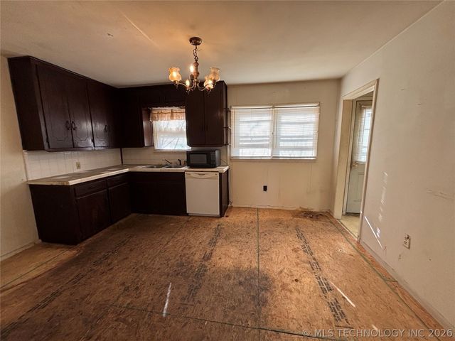 902 Roosevelt, Durant, OK 74701