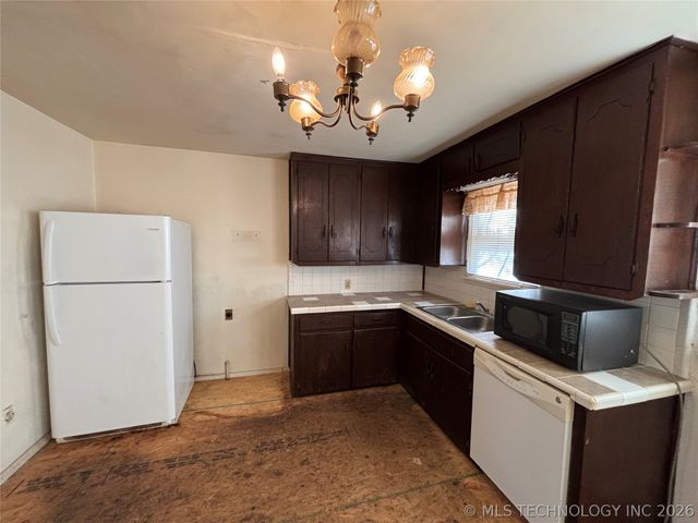 902 Roosevelt, Durant, OK 74701