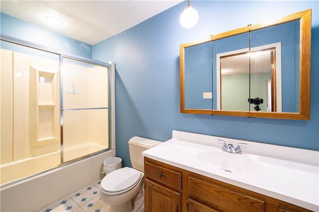 2819 S 22nd Street, St Joseph, MO 64503